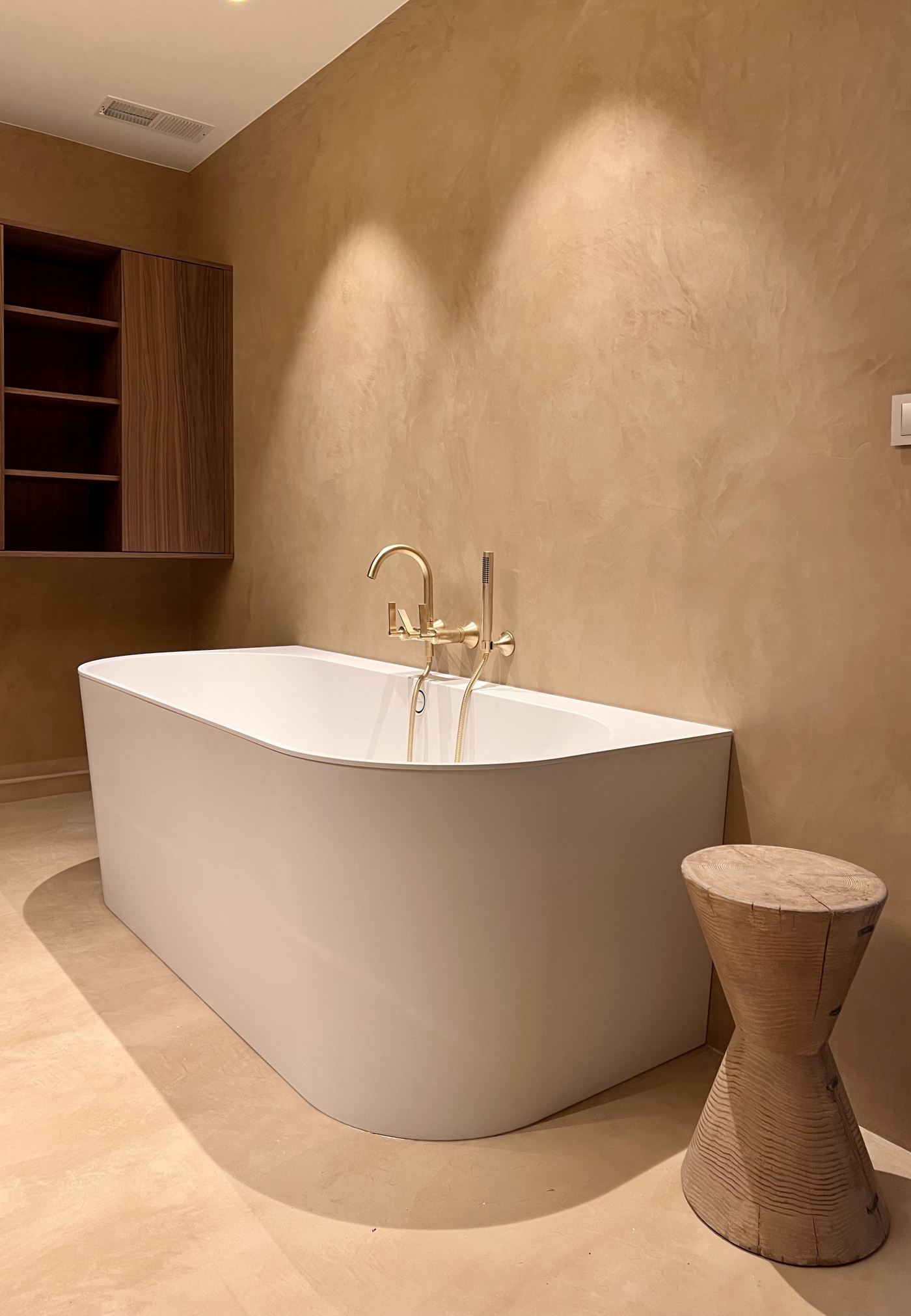 beton cire badkamer zandkleur